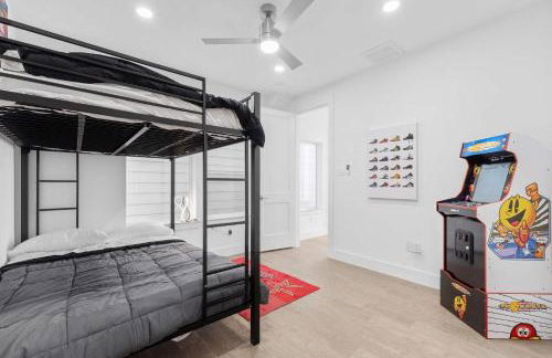 Spacious Houston 3Bed3 Bath Family Townhome - Photo 33