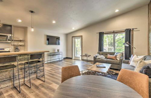 Elkhart Lake Townhome, Mins to Road America! - Foto 5
