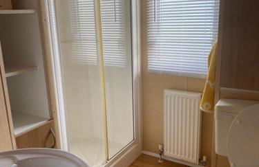 Comfy 2 bed holiday caravan - Foto 5