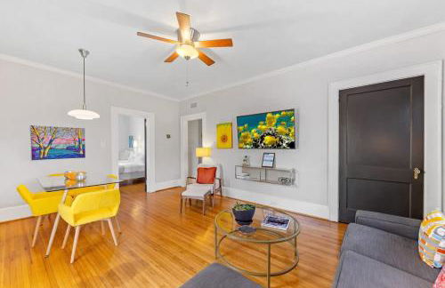 Bright and Restful 2BR near Uptown with Balcony - Foto 11