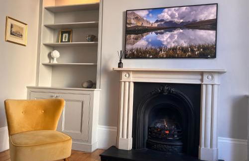 No2 Clarence grade II Regency townhouse short walk to racecourse and town centre - Photo 3