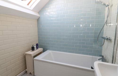 Teal Cottage - Photo 16