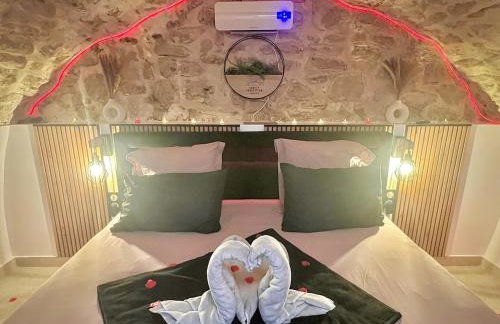Secret LoveRoom - SpaBalnéo, Lit King Size, CLIM, Chic, calme et discret, 2 personnes - Foto 43
