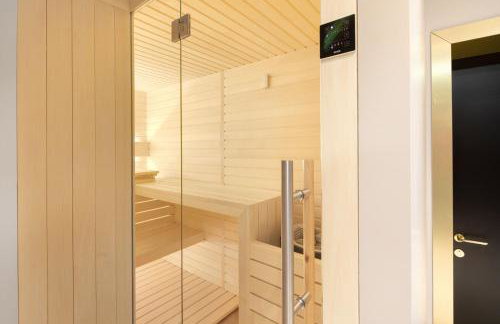 Posh Residence Luxury Suites - Photo 57