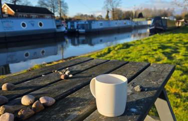 Cosy Canal-side lodge with log burner - Foto 19