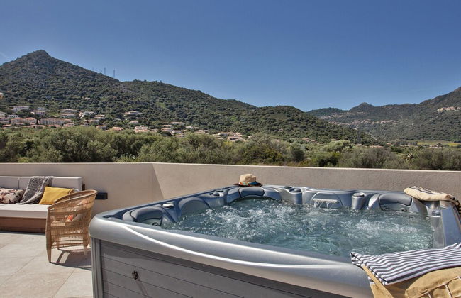 Superb Villa With Pool and sea View - Photo 32