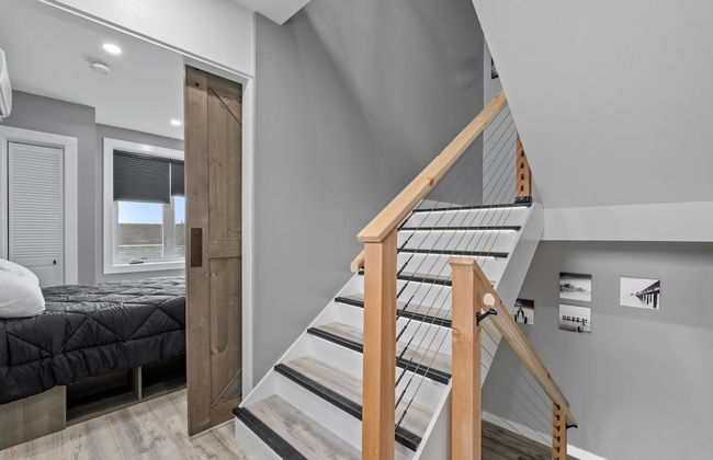 New Luxury 4 Bed Condo Perfect for Winter Rental - Photo 6