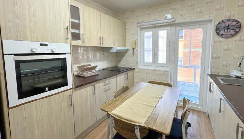 Oviedo desde el corazón de la ciudad VUT-6684-AS - Foto 2