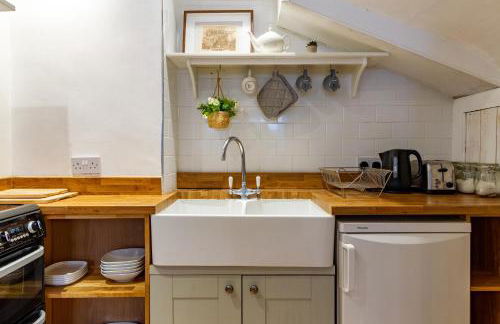 The Shoe Box cottage with allocated parking - Foto 6