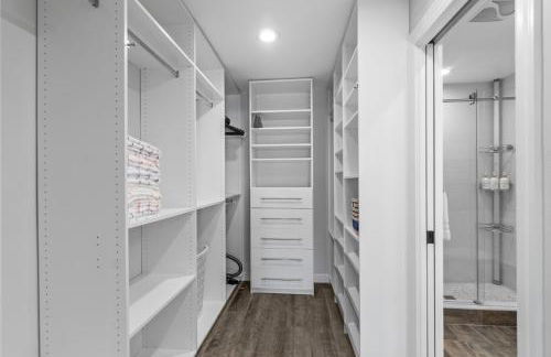 Seven Palms Waterfront- Private Dock, Heated Pool & Lanai -Walk to beach! by Maven Vacation Rentals - Foto 20