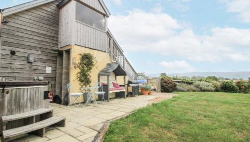 Stable Cottage - Photo 2