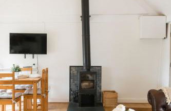 Charming Stone Cottage - Cotswolds Farm Stay - The Bullpen - Photo 23