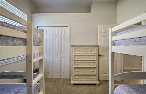 Bright and Sunny Riverview Oasis with Pool and Pond - Foto 23