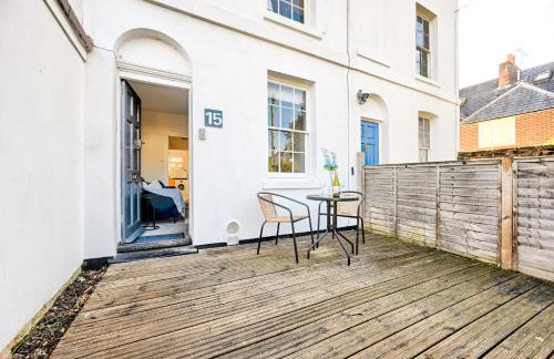 Central Canterbury Gem New Refreshed Decor Sunny Deck Outdoor Furniture FREE Parking 2BR 2BA TOP Location - Foto 75