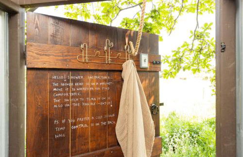 Harbour Ranch Hut - Rustic Countryside Escape - Photo 23
