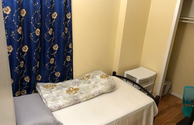 323 W 42nd St - Foto 1