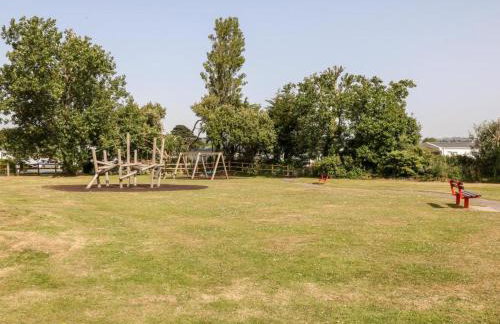 Delightful two bedroom caravan on Par Beach. - Foto 26