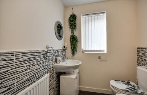 Three Bedroom House in Runcorn Close To The Lake with Parking - Foto 11