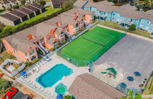 SPECTACULAR, NEW Professional Decor, Near Dis, NO Steps, Pool, Patio, LOW Rates! - Foto 75