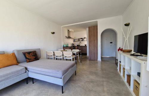 Airy 3br, AC, Garden, 2min Strip, 8min Oura Beach - Foto 4
