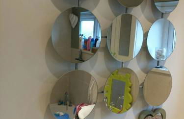 The Holbein Three bedroom home near tilgate park private parking and garden - Foto 23