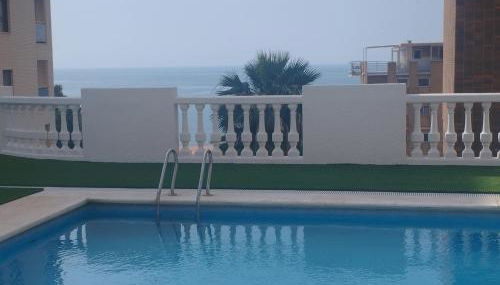 A 50 metros del mar y en 2 paradas de bus estas en el centro de Alicante - Foto 2