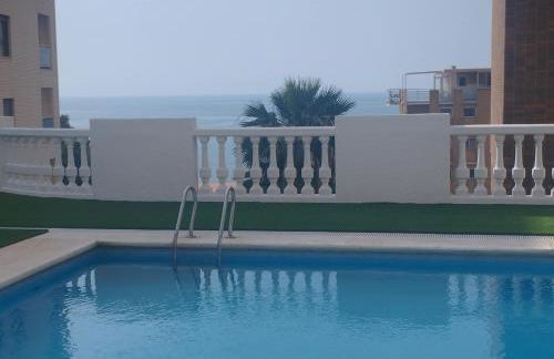 A 50 metros del mar y en 2 paradas de bus estas en el centro de Alicante - Foto 2