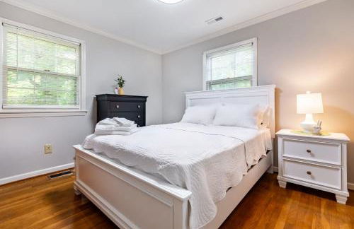 Southern Charm 2BR Greensboro Nest - Foto 28