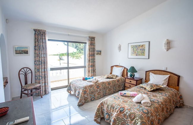 Joana Stunning Villa IS A 10 MIN Walk TO THE BEA - Foto 21