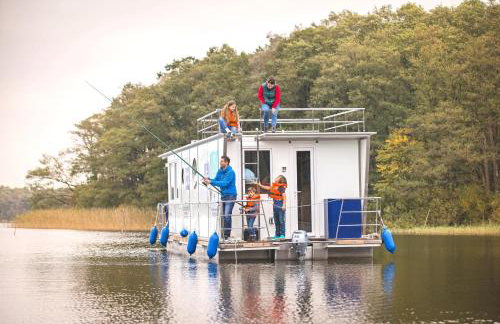 Boats & Yachts at Zehdenick Marina by Kuhnle-Tours - Photo 3