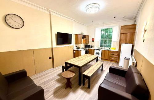 The Handy Hub Luxury Victorian Apartment - Fast WiFi & Central Edinburgh - Photo 33