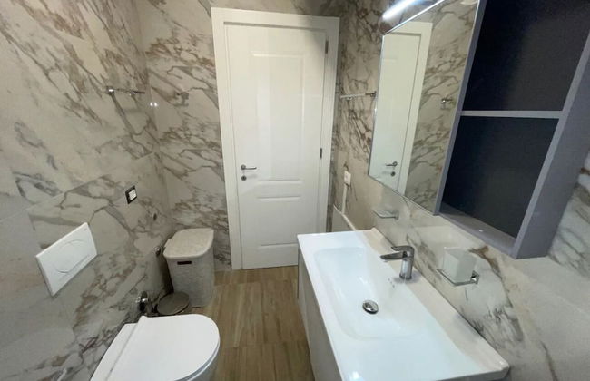 Brand New City Center Apartment - Photo 9