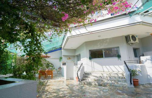 Moschato modern cozy apartment with private yard - Foto 3