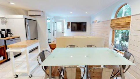 Romantic Secret Garden - Marble Floors & Bath DT Just 2 Blocks Beach Only 3 Miles - Foto 2