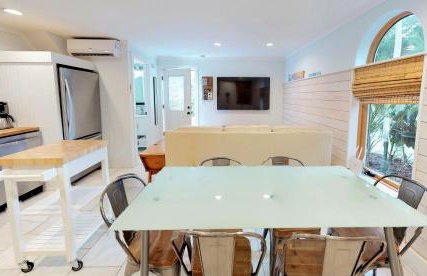 Romantic Secret Garden - Marble Floors & Bath DT Just 2 Blocks Beach Only 3 Miles - Foto 2