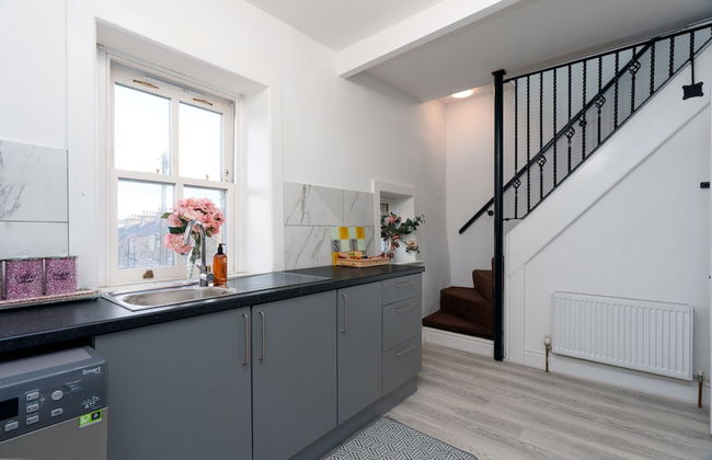 Cosy Cottage - Sleeps 6, Parking & Pet Friendly! - Foto 23