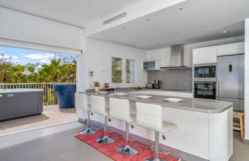 Sunny terrace with Jacuzzi by Costarentals- Ref 26 - Foto 7