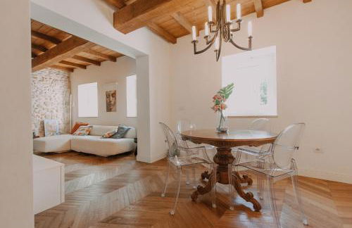 Fascino in Centro with private parking and 2 bedrooms & 2 bathrooms - Photo 3