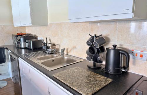 Pool Table 1-Bedroom House, near City Centre and Public Transport, Dog Friendly, Sleeps 5, Free Parking - Photo 60