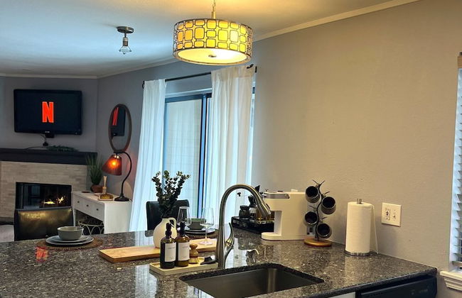 French Inspired Stay Fireplace Coffee bar Cozy - Foto 6