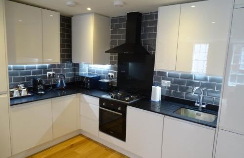Elegant Windsor Flat - Short Walk to Windsor Castle, River Thames & Train Station - Foto 13