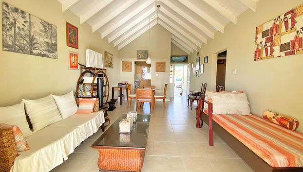 The Gem is Located a few Minutes Walk to the Gorgeous Bottom Bay Beach - Foto 4, Comedor