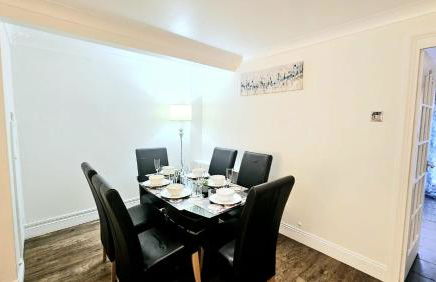 Cosy and spacious Home -Free parking, Free WiFi- sleeps 5 by FINNA Properties Ltd - Foto 37