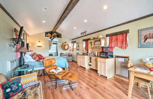 Dreamswest Ennis Studio with Deck and Stunning Views - Foto 6