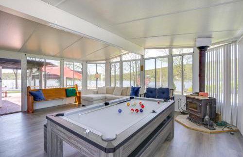 Lake Carmel Access Waterfront Home with Deck! - Foto 11