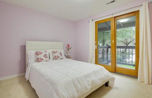 Lake-View Woodinville Retreat w/ Hot Tub + Theater - Foto 26