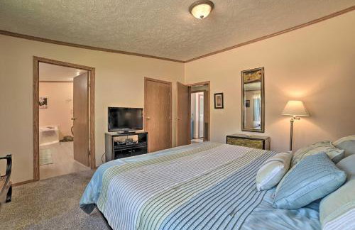 Houghton Lake Family Getaway with Fire Pit! - Foto 15