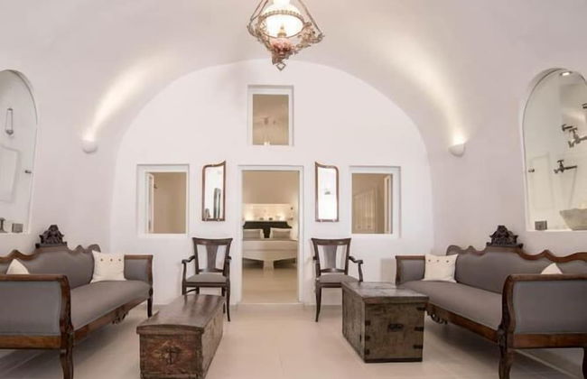 Karpimo Horizon - Caldera View with private hot tub - Photo 16