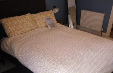 Cosy central 2 bedroom apartment - free parking - Foto 3