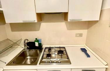 Downtown Milan Chic Apartment - Quiet Retreat with Free WIFI & Air Conditioning - Photo 11